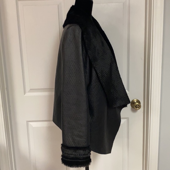 Reversible black faux leather/fur oversized coat -Size Large - Picture 7 of 15